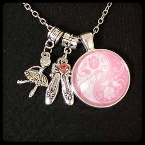 🆕✅ CHAIN NECKLACE WITH THREE CHARMS